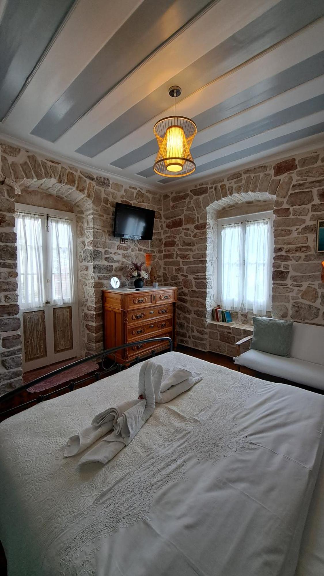 1836 Traditional House *