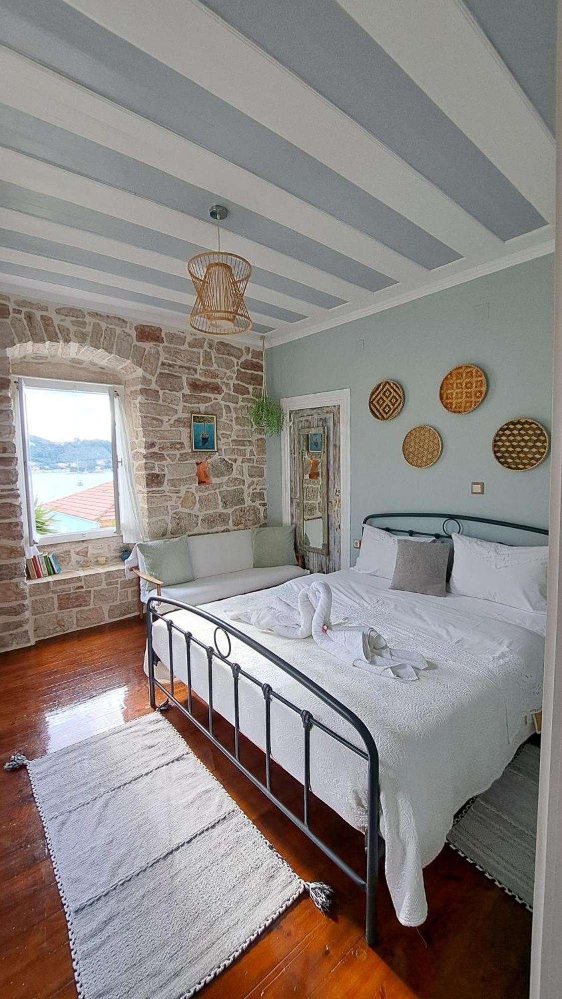 1836 Traditional House